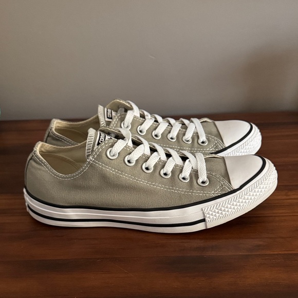 Converse Chuck Taylor All Star Sneakers Low-Top Light Olive Women’s 8 Men’s 6 - Picture 1 of 8